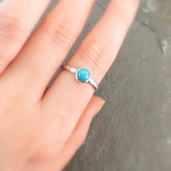 Turquoise and Silver Arrow Ring - Size 7.5 -  December Birthstone Jewelry - Picture 4 of 4